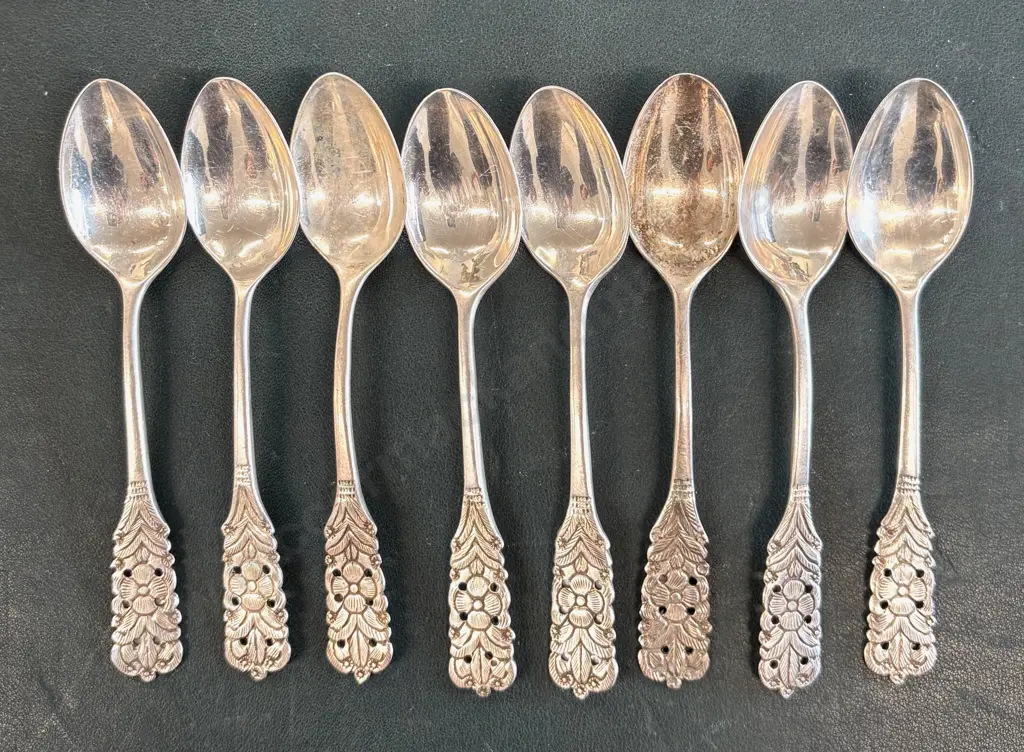 Peruvian Sterling Silver .925 Floral Pattern Set of Eight Teaspoons TW193gms Image 1++