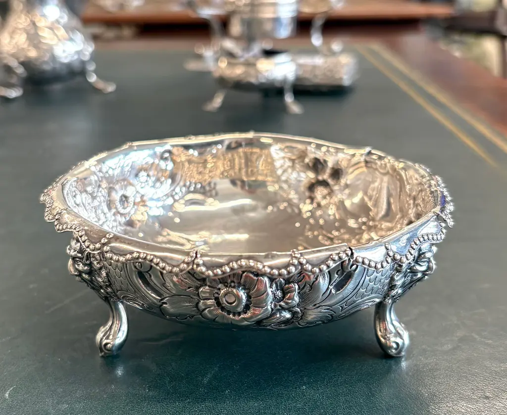 Sterling Silver Footed Bowl TW119gms Image 1++