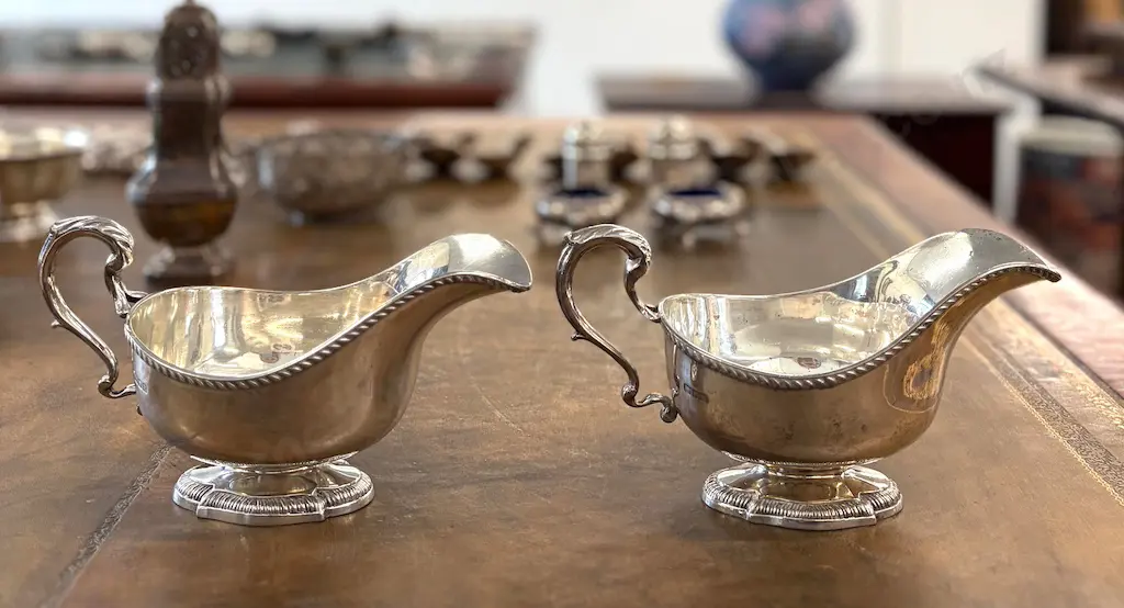 Pair of Sterling Silver Footed Gravy Boats TW472gms Image 1++