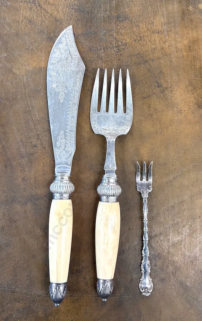 Sterling Silver and Bone handled Fish Servers and Pickle Fork, TW335gms Image 1++