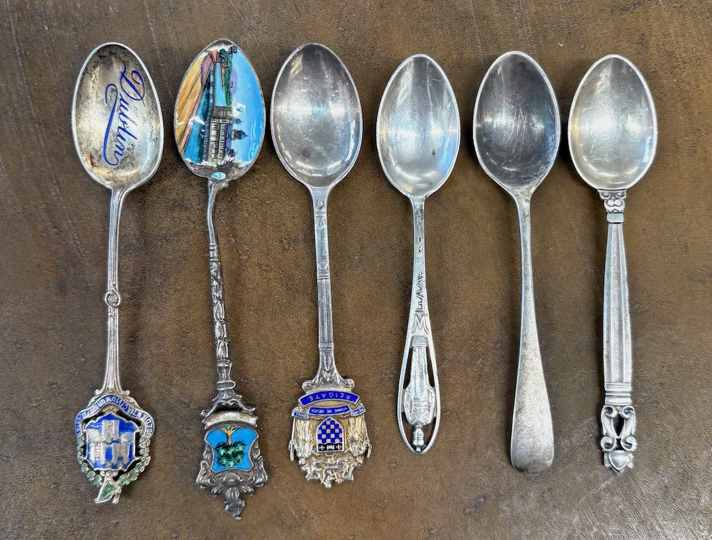 Sterling Silver assorted Teaspoons, 87gms Image 1++