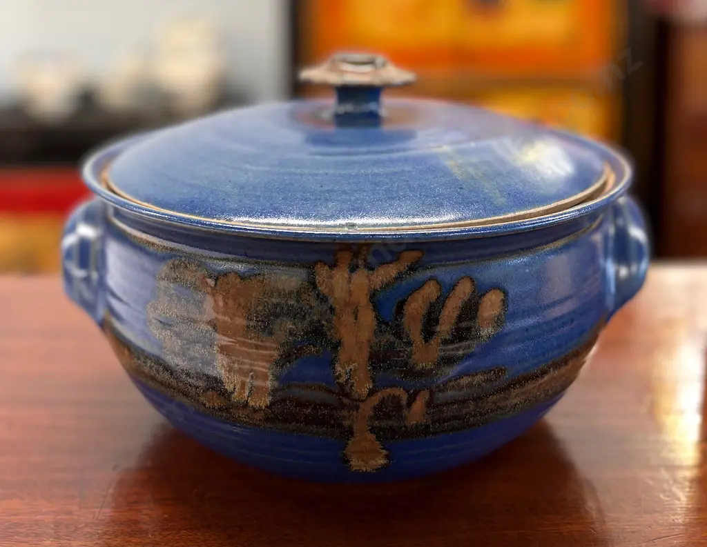 Royce McGlashen - Lidded Pot, Dia25cm Image 1++