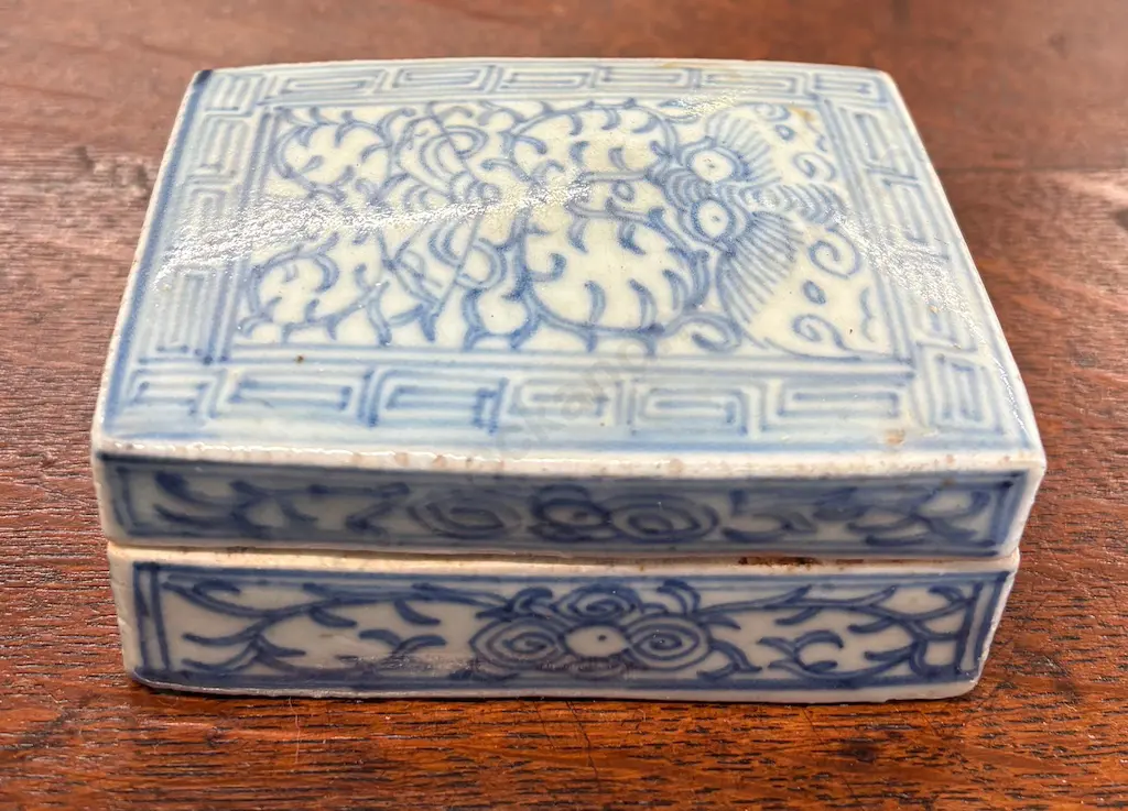 Chinese Qing Dynasty Blue and White Porcelain Lidded Box, L10xW7cm Image 1++