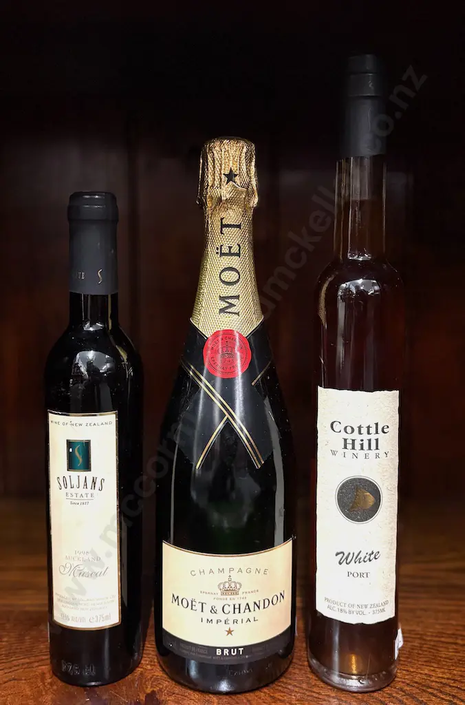 Cottle Hill White Port, Soljans 1998 Muscat, Moet Brut Image 1++