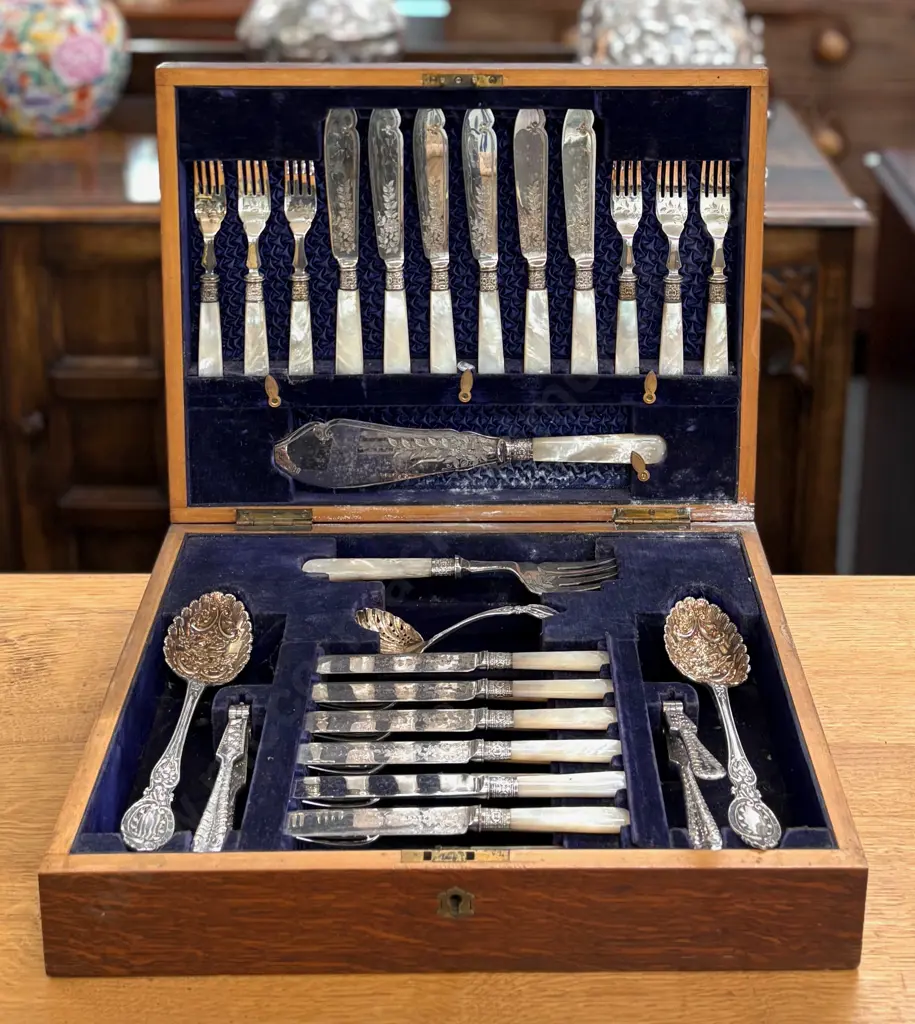 Oak Cased MOP Handled Canteen of Cutlery and Serving Ware AF box Image 1++