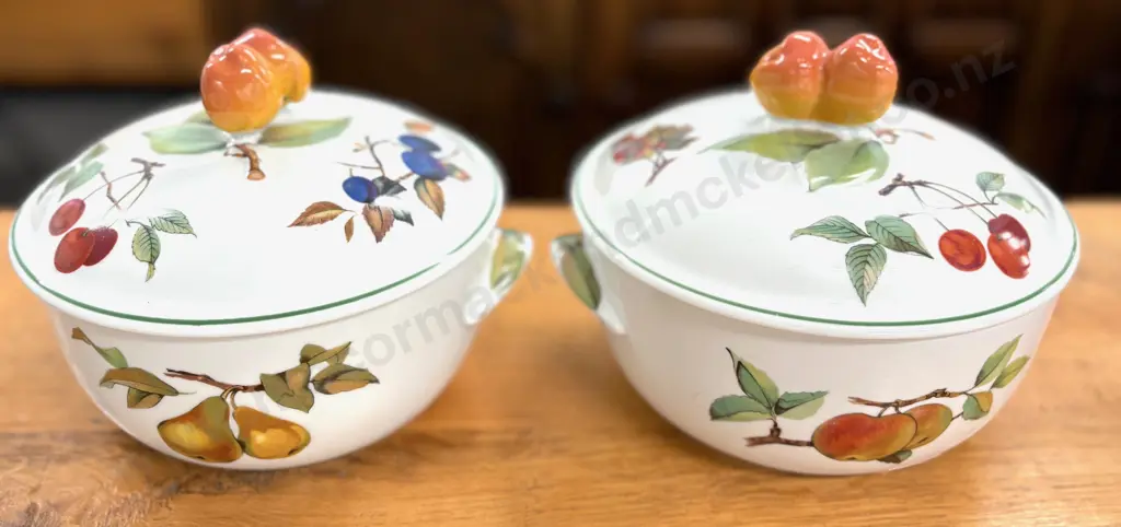 Pair of Royal Worcester Evesham Vale Tureens D18cm Image 1++