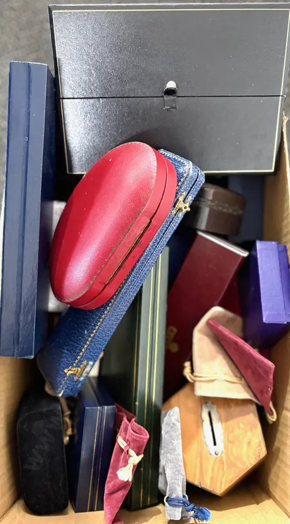Box of Assorted Jewellery Boxes Image 1++