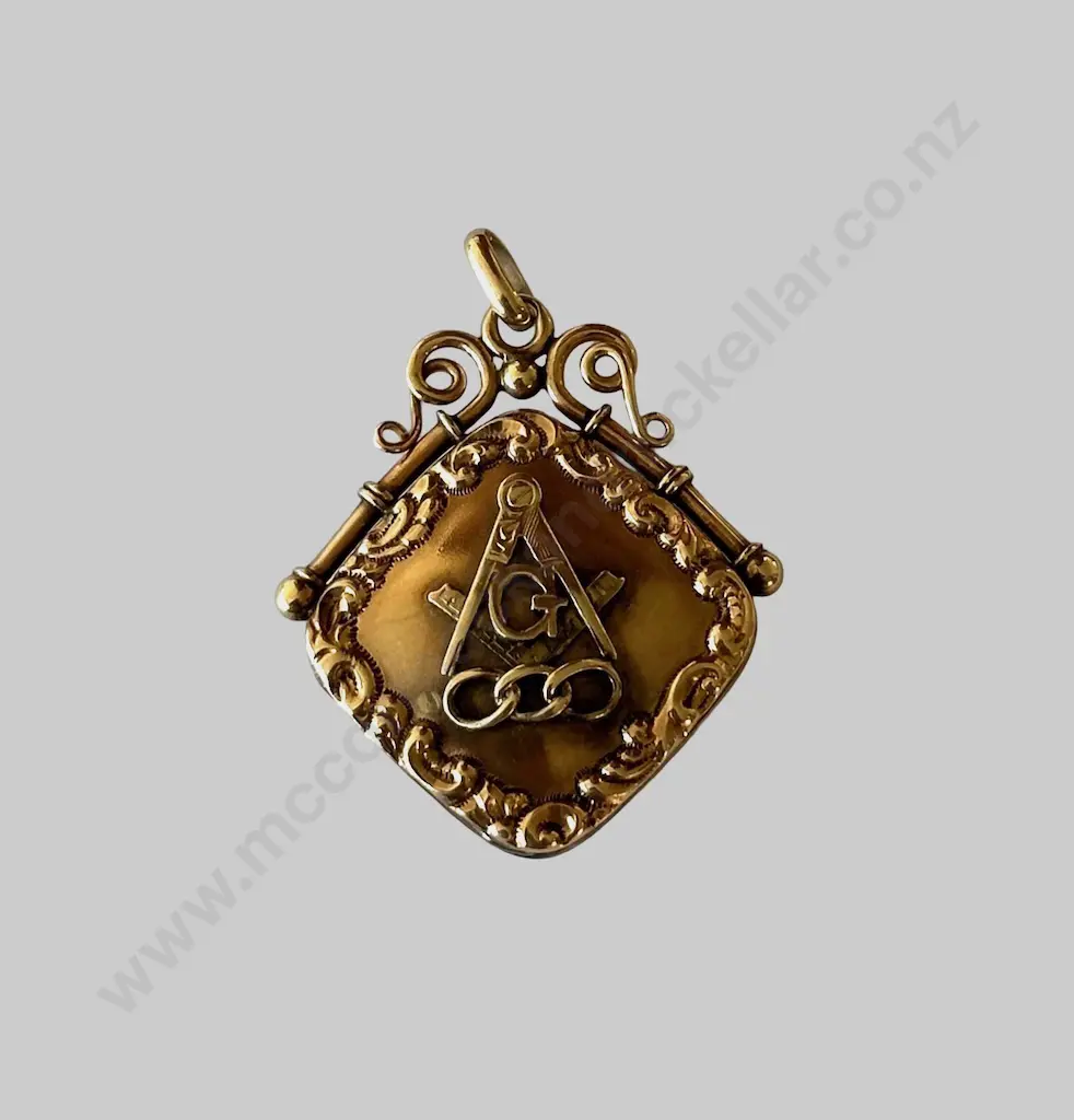9ct Gold Mourning Pendant, TW10.7gms Image 1++