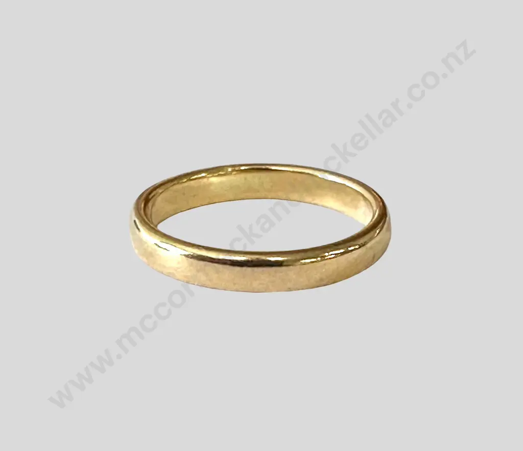 9ct Gold Wedding Band, ring size I/J TW2.1gms Image 1++