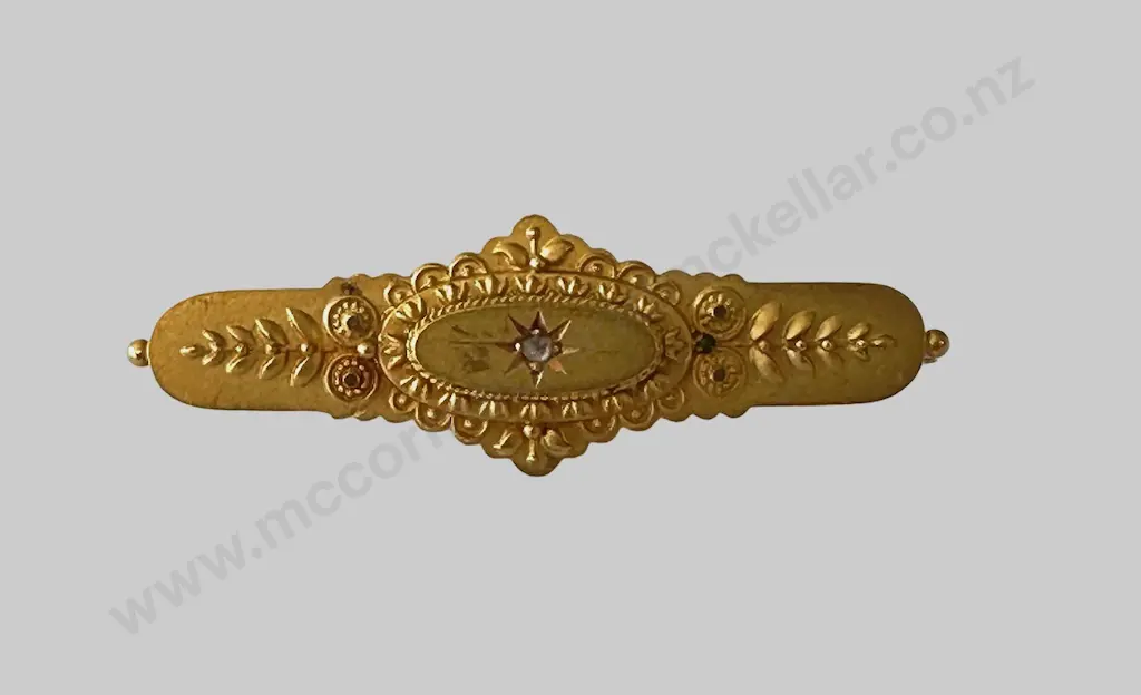 15ct Gold and Diamond Bar Brooch TW2.9gms Image 1++