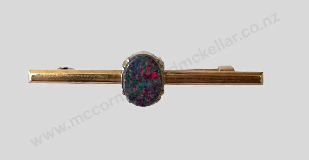 9ct and Opal Bar Brooch, TW4.9gms Image 1++