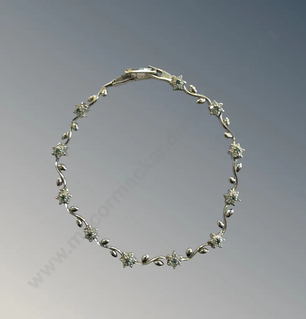 18ct White Gold and Diamond Bracelet, L16cm, TW7.2gms Image 1++