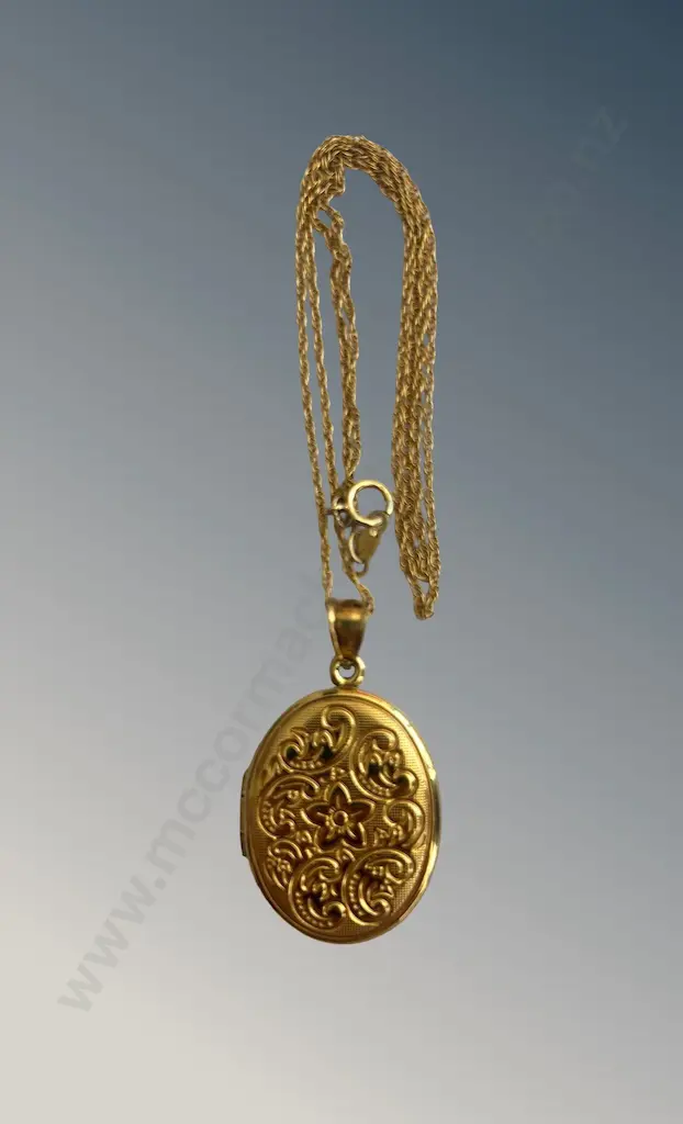 Sterling Silver and bonded Gold embossed Locket with Chain, TW5.2gms Image 1++