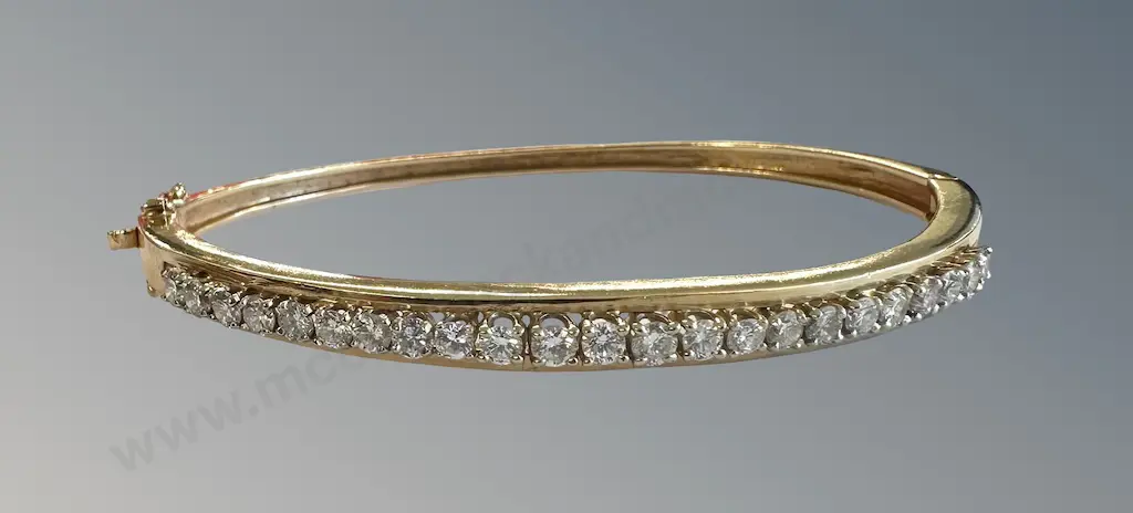 14ct Gold Hinged Diamond Bangle, TDW1.94ct, TW20.59gms, Valuation $10000 Image 1++