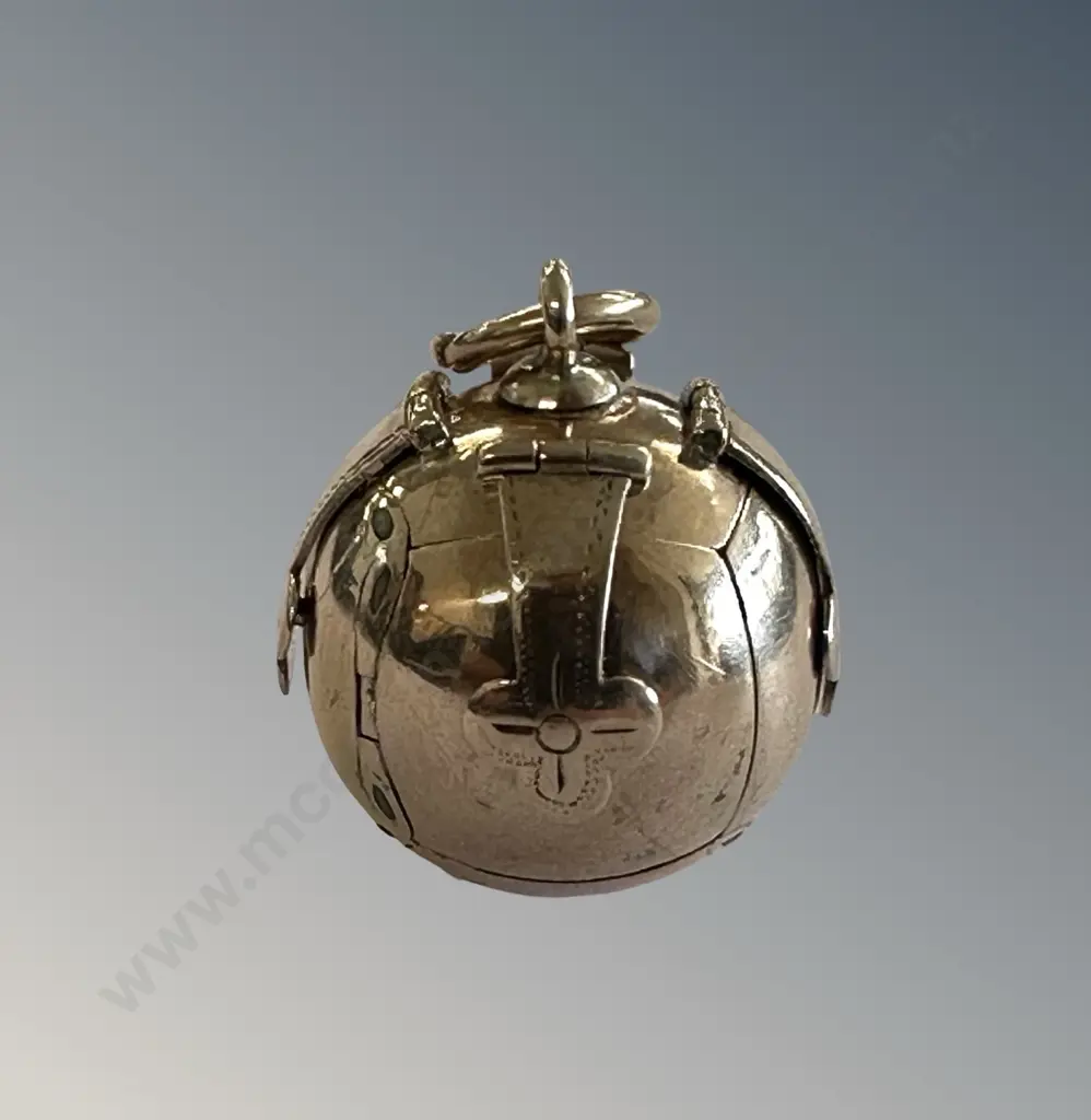 Masonic Orb Pendant that Opens to a Cross Dia1.5cm Image 1++
