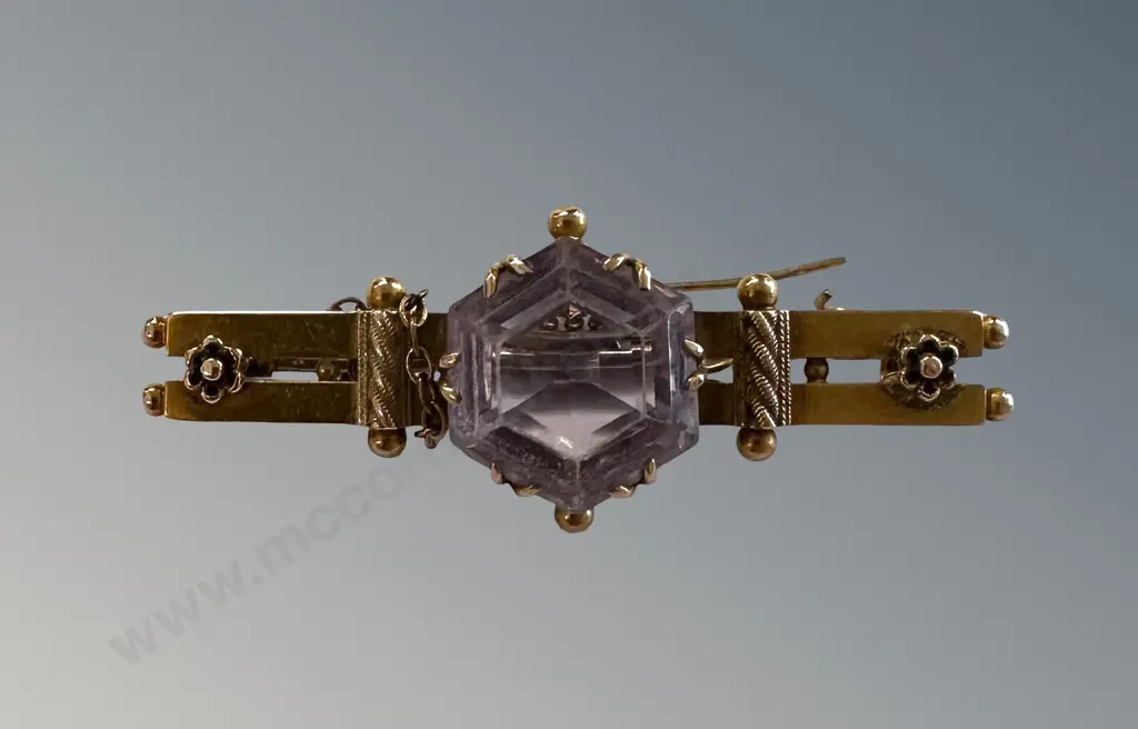 15ct Gold and Amethyst Bar Brooch, TW5.8gms Image 1++