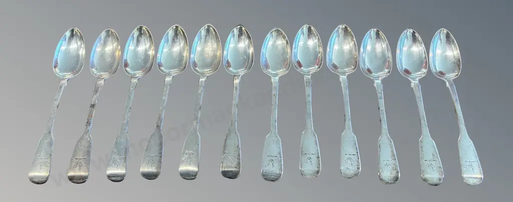 Set of Twelve Sterling Silver Fiddle Back Pattern Teaspoons, TW325gms Image 1++