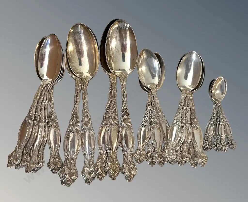 Sterling Silver Dessert Spoons, Serving Spoons, and Teaspoons, 28 pieces, TW1043gms Image 1++