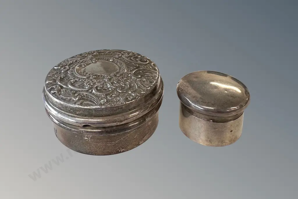 Two Sterling Silver Lidded Dressing Table Containers, TW76gms Image 1++