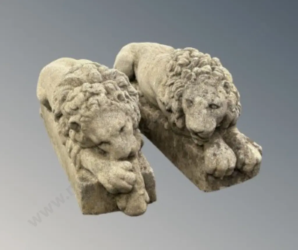 Pair of Concrete Lions, L47xW17cm Image 1++