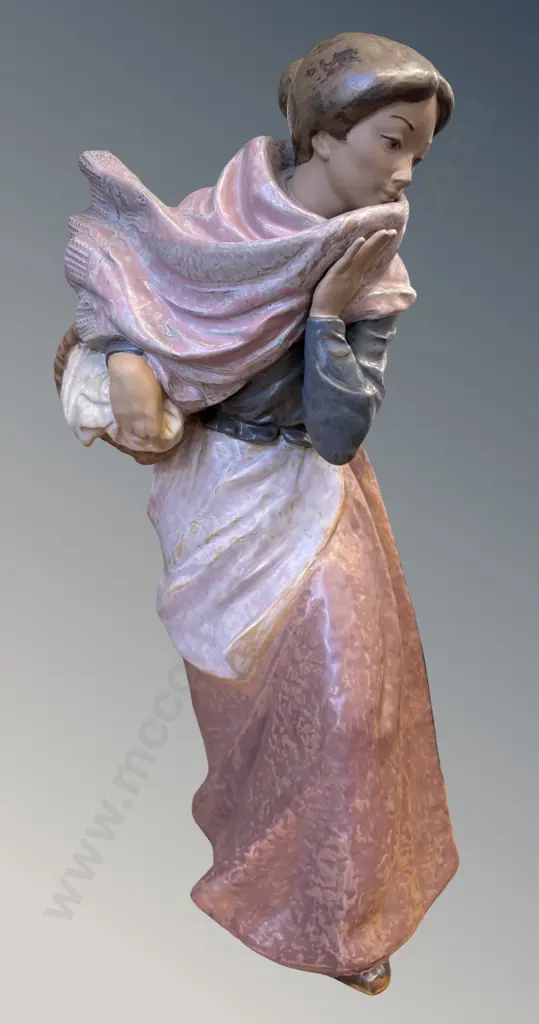 Nao - Lladro Woman with Basket Figurine, H45cm Image 1++