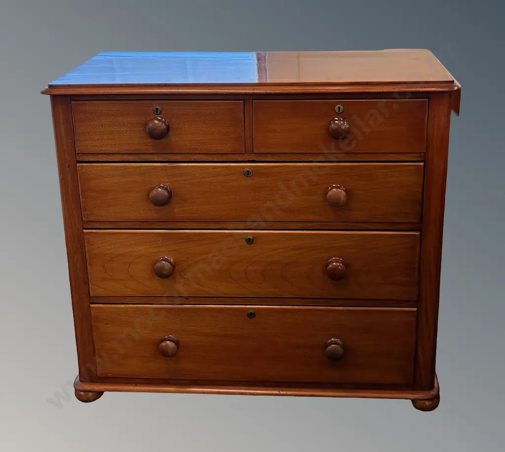 Mahogany 5 Drawer Chest with Wooden Knob Handles and Bun Feet, L110xW48xH100cm Image 1++