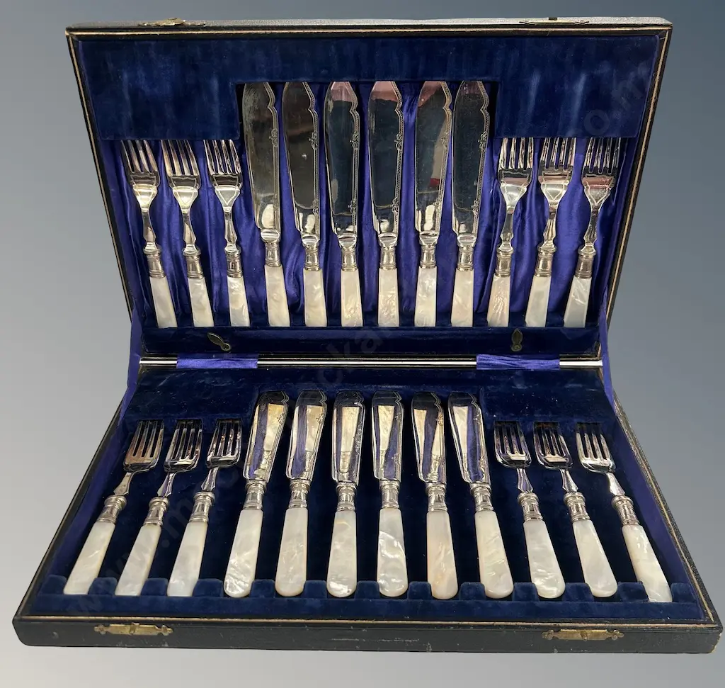 Cased set of 12 MOP Fish Knives and Forks Image 1++