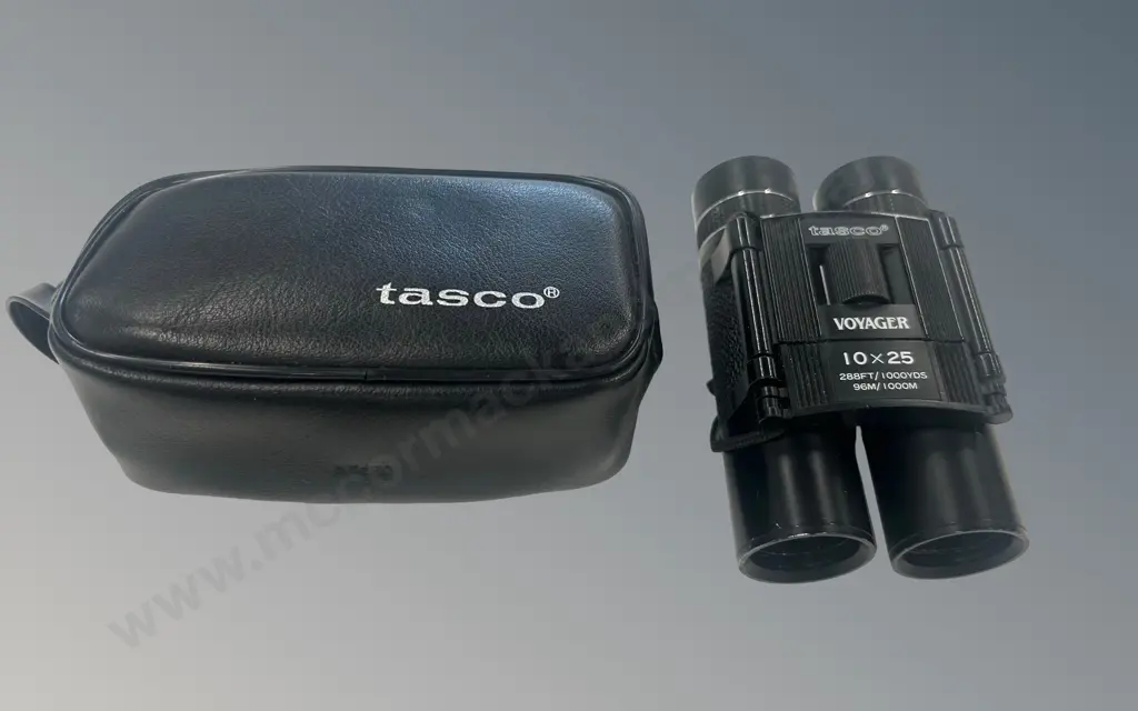 Tasco 10x25 with Case, Optically Good but needs collimating Image 1++