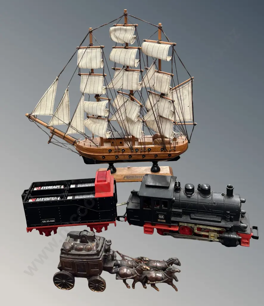 Mayflower Model Ship H33cm, Battery Operated Locomotive & Tender, Copper Coach Lighter Image 1++