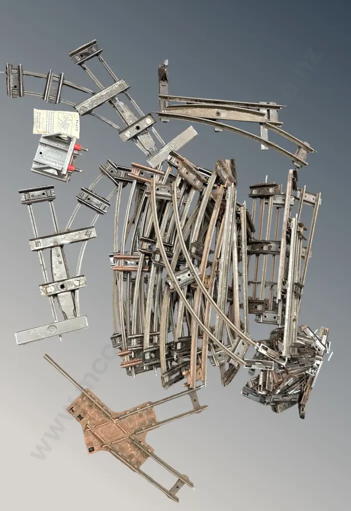 Quantity of Metal Train Tracks and Fixtures - Hornby Image 1++