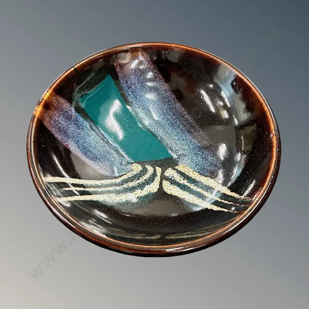 Brian Gartside, NZ - Pottery Dish, Dia16.5cm Image 1++