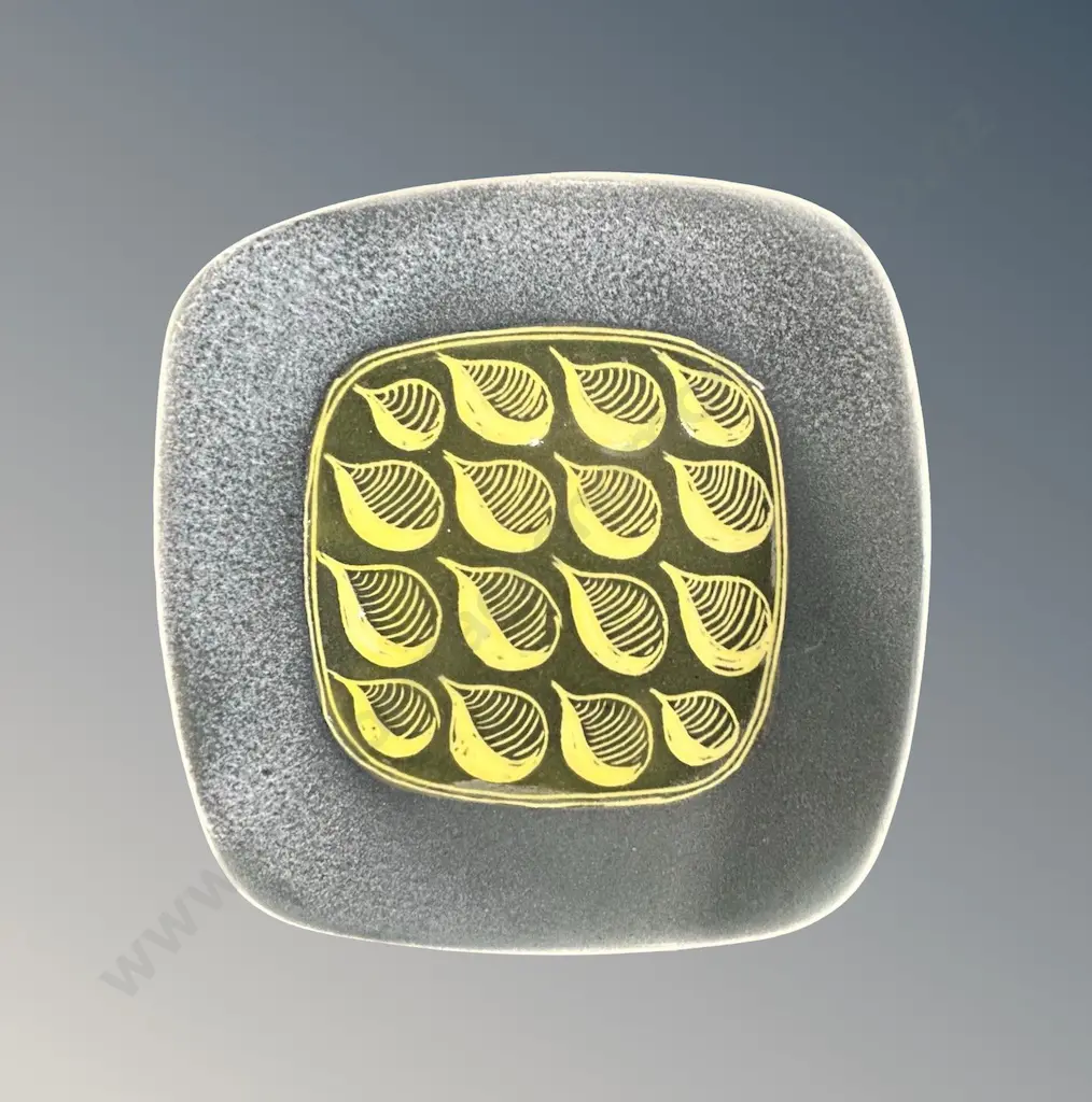 Ros Richards, NZ - Pottery Small Dish, L13xW13cm Image 1++