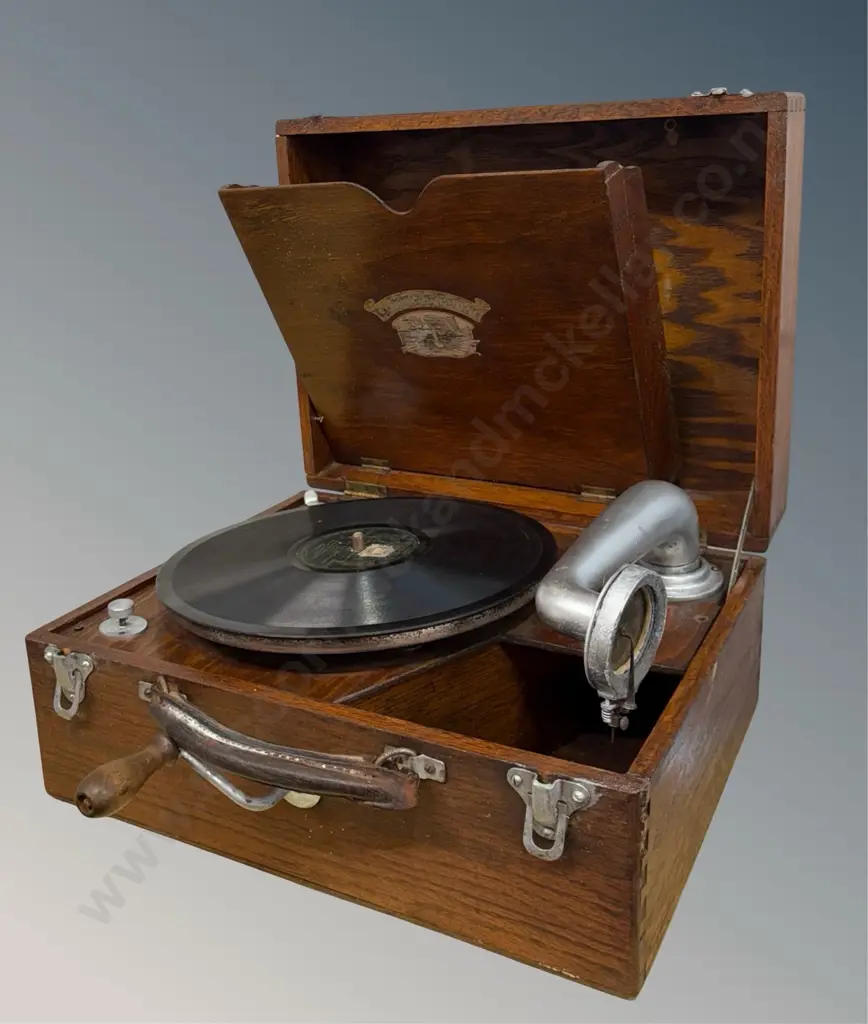 Compacto-Phone - British Portable Gramophone in Oak Box Image 1++