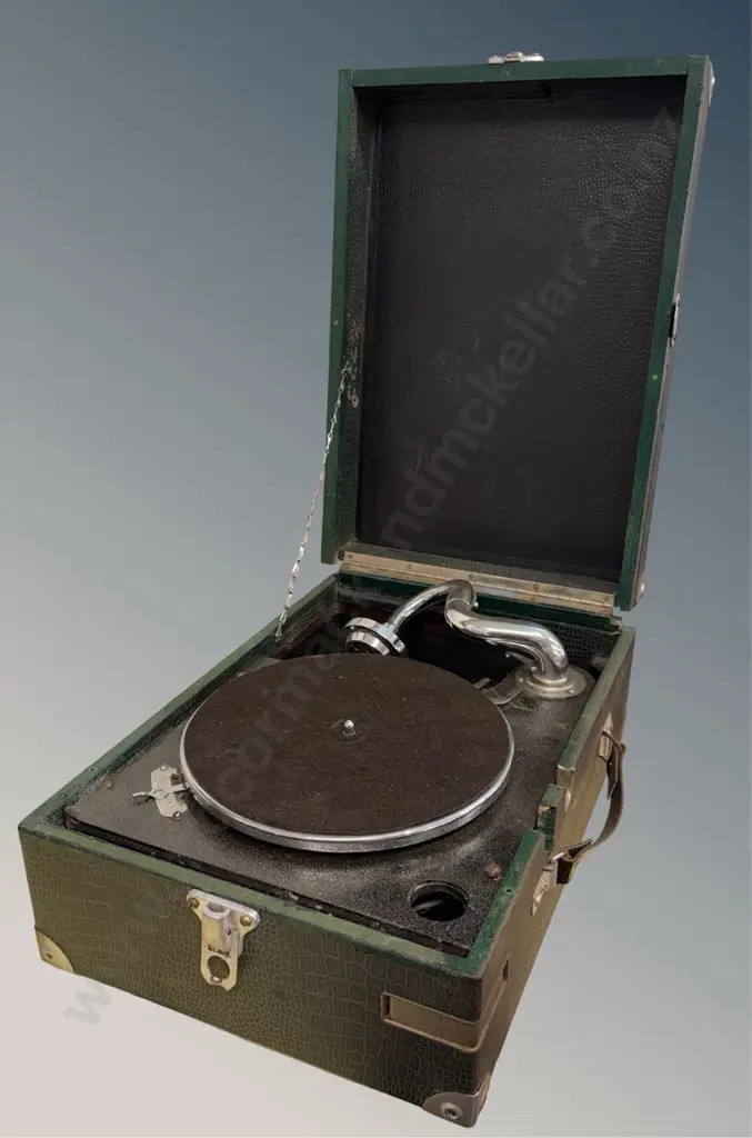 Crocodile Pattern Leatherette Portable Gramophone Image 1++