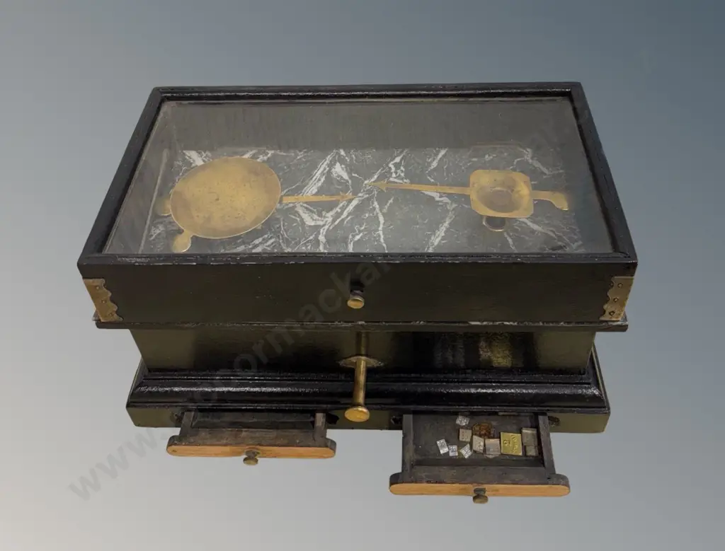 Early Apothecary Balance with Apothecary Weights Image 1++