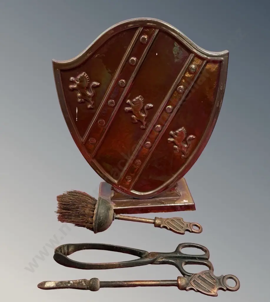 Shield Shaped Iron Fireside Set, H32cm Image 1++