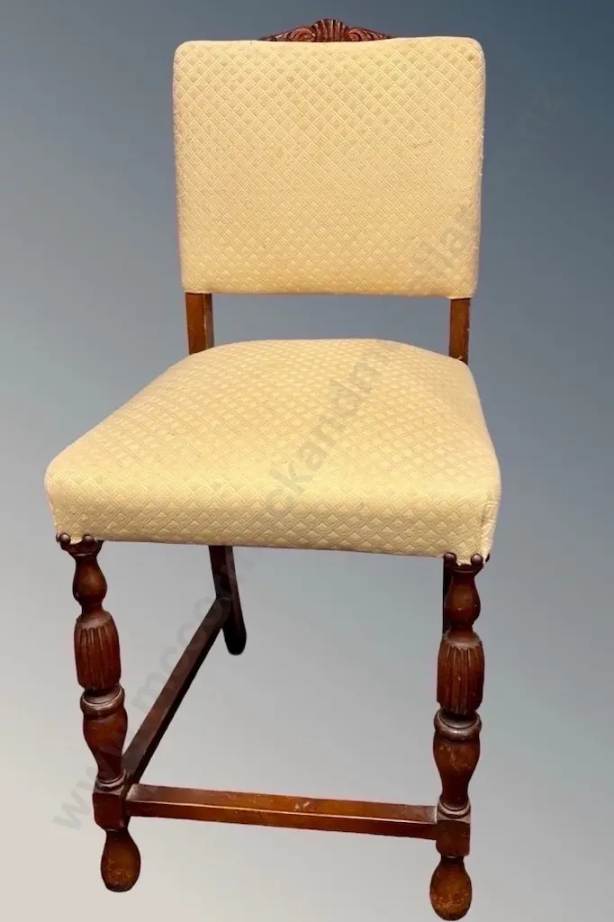 Upholstered Bedroom Chair with Reeded Column Legs Image 1++
