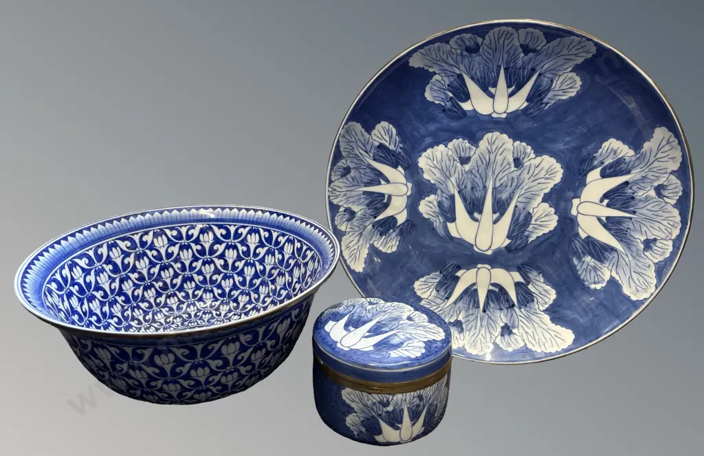 Blue & White Porcelain Bowl Dia31.5xH13cm, Blue & White Charger Dia36cm & Lidded Pot, H9cm Image 1++