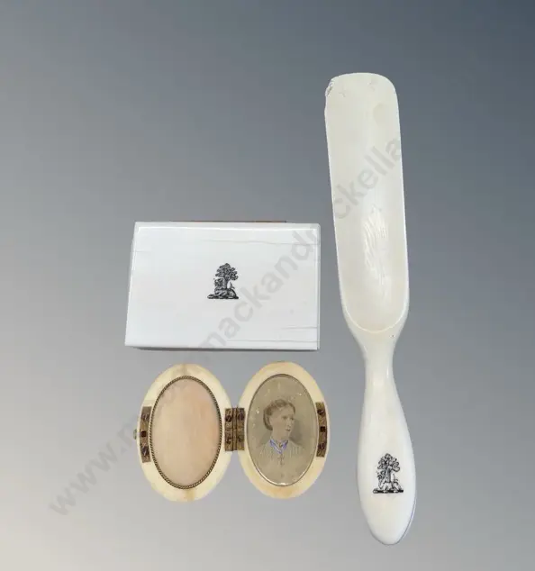 Ivory Lidded Box, Hinge AF, Shoehorn & Miniature Photo Frame Image 1++