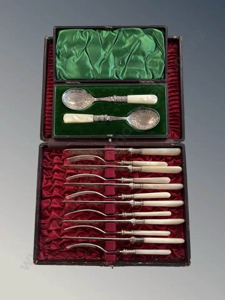 Cased Silver Knives and Forks, Pair of Spoons, with Mother of Pearl Handles Image 1++