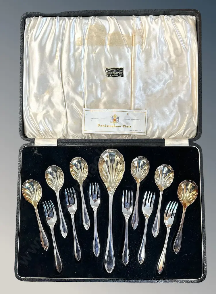 Sandringham Plate Shell Shaped Spoons and Forks in Presentation Box Image 1++