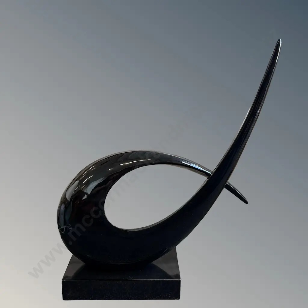 Black Lacquered Sculpture H63cm Image 1++