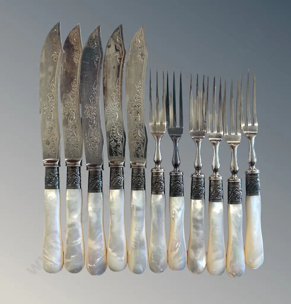 Sterling Silver Collar and MOP Handle Cased Set of 5 Knives and Forks Image 1++