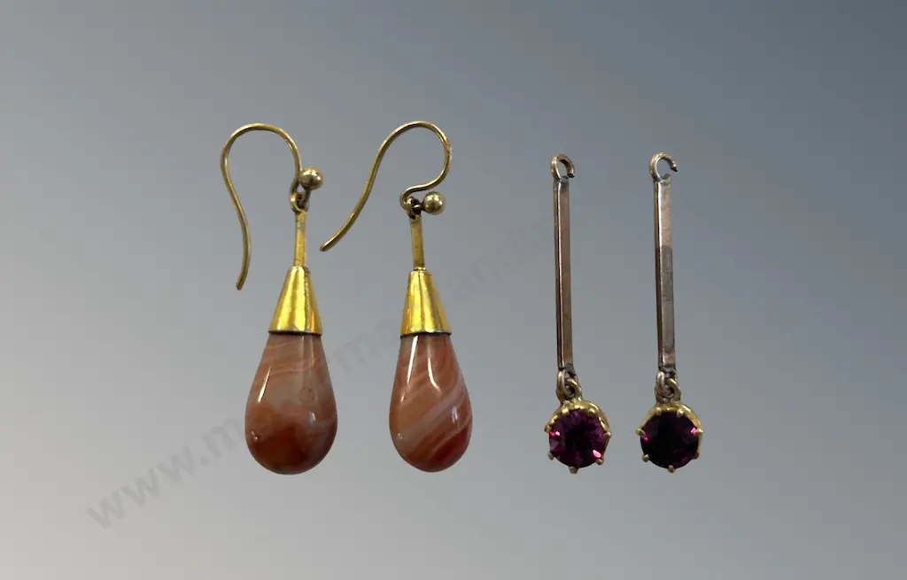 Two Pairs of 9ct Gold Drop Earrings, TW4.59gms Image 1++