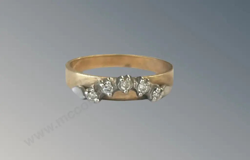 9ct Gold and Diamond Ring, size O, TW2.6gms Image 1++