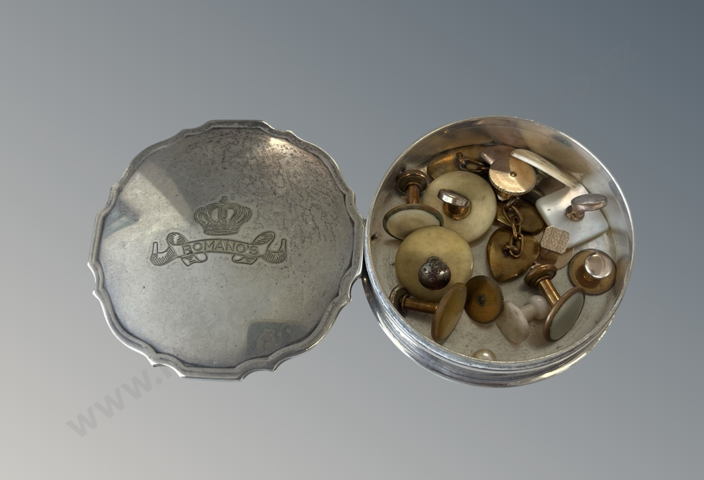 Mappin and Webb Stud Box with Studs Image 1++