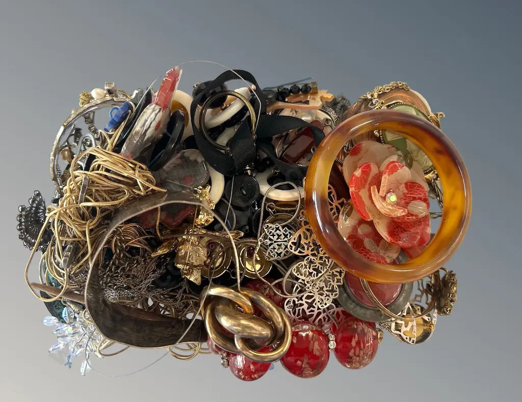 Quantity of Costume Jewellery Image 1++