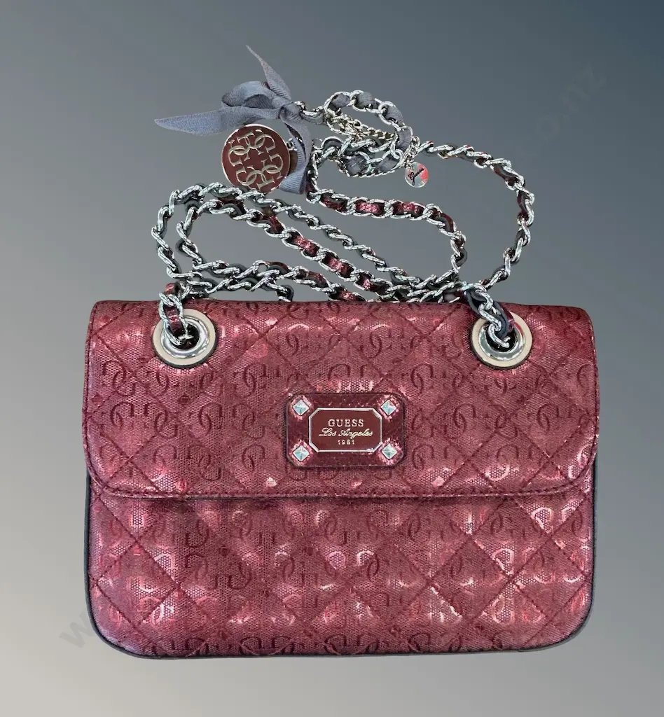 Guess 'Los Angeles' quilted shoulder bag with a chain strap and dust bag Image 1++