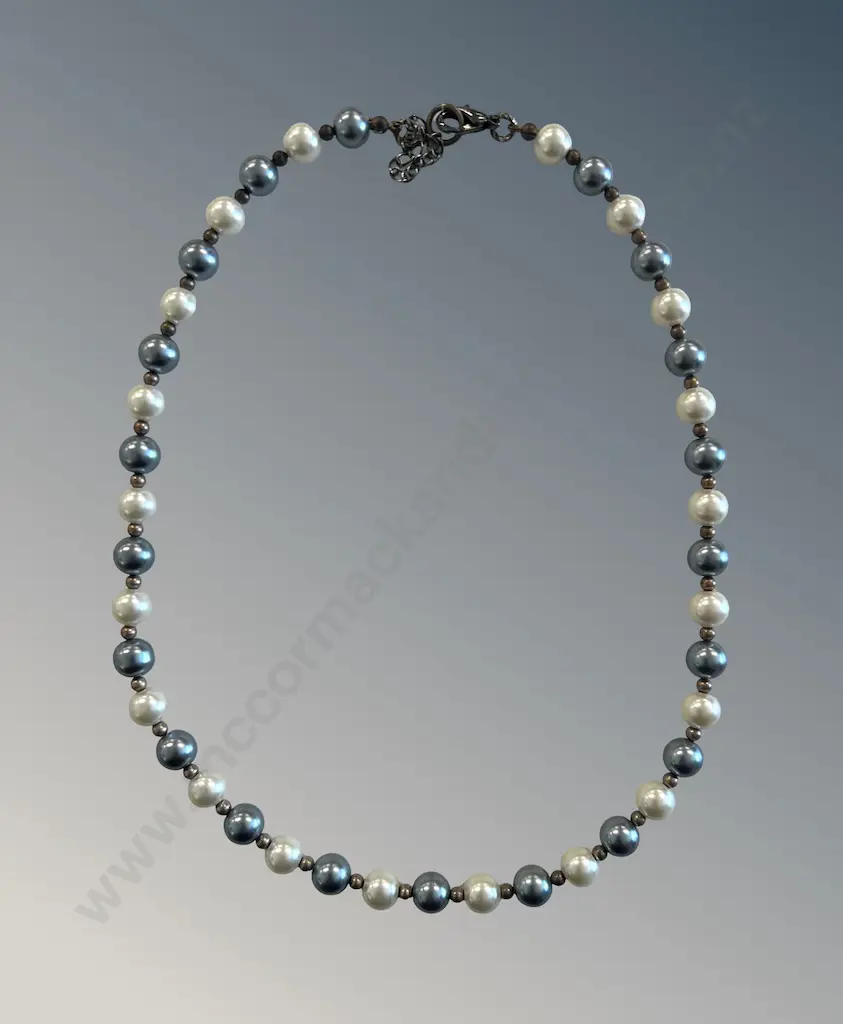 Hand Knotted Grey and White String of Pearls, L46cm Image 1++