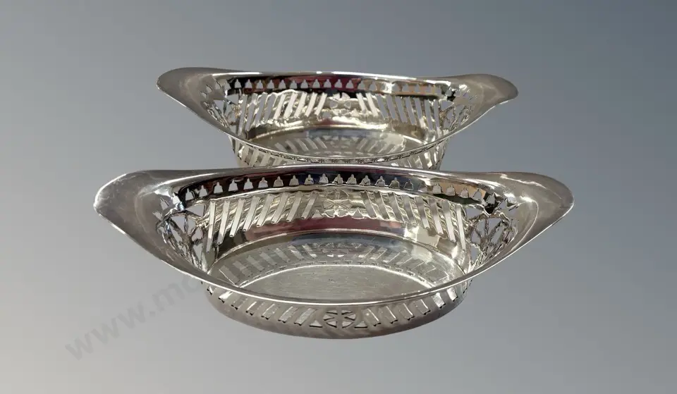 Pair of Sterling Silver Pierced Gallery Twin Handled Dishes TW142gms Image 1++